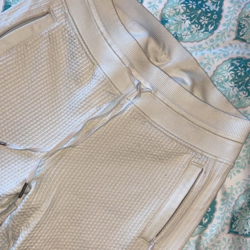 LuluLemon Engineered Warmth Relaxed Fit Jogger Full Length - Cafe Au Lait/White